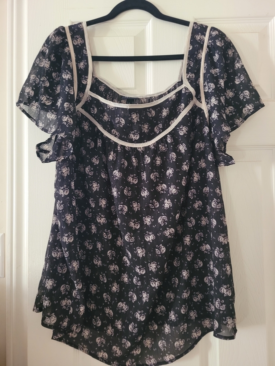 torrid Tops - NWT Torrid Black Floral Square-Neck Top with Cream Piping
